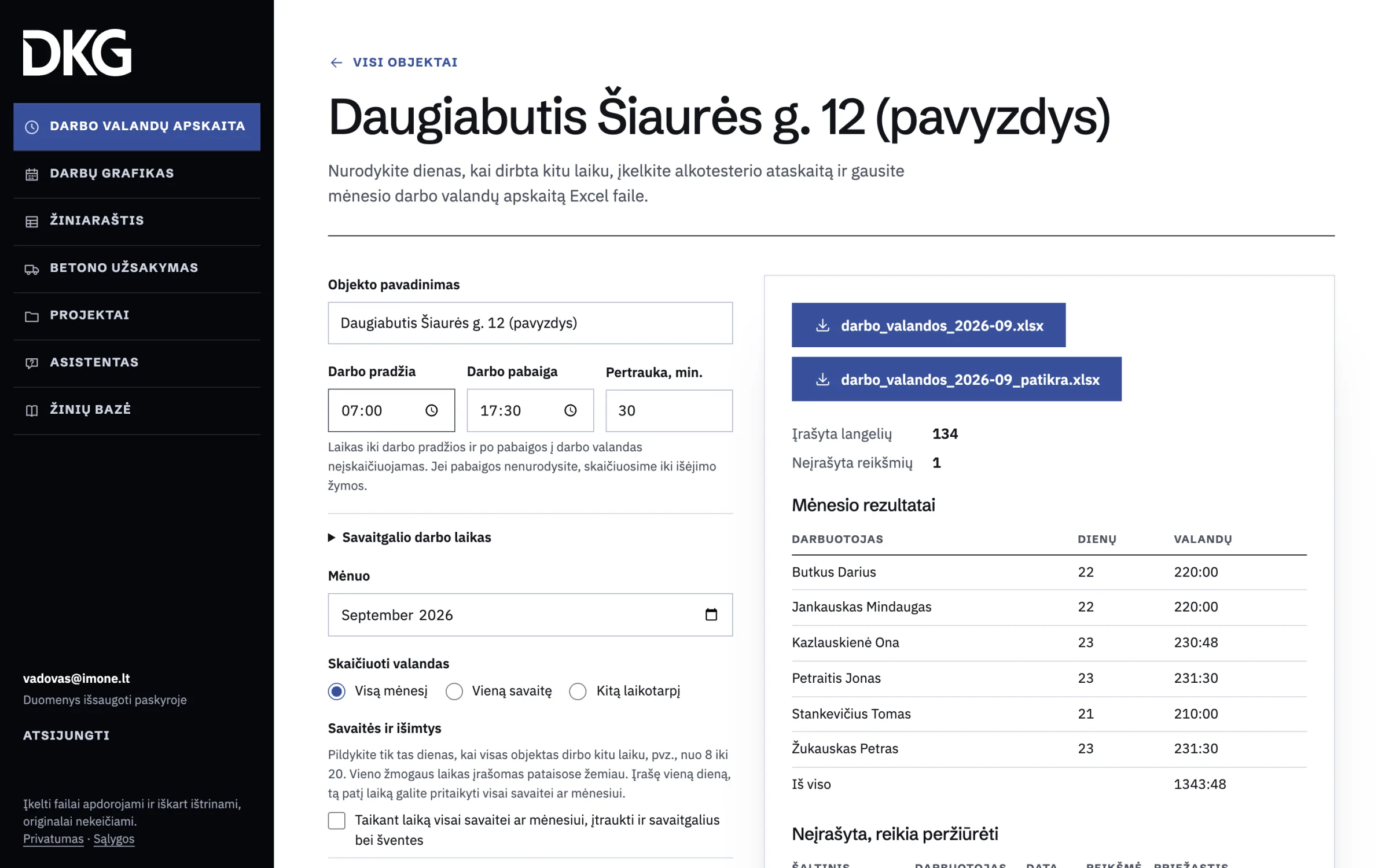 Programos langas: kairėje objekto darbo laikas ir išimtys, dešinėje mėnesio valandos kiekvienam darbuotojui ir Excel failai atsisiųsti